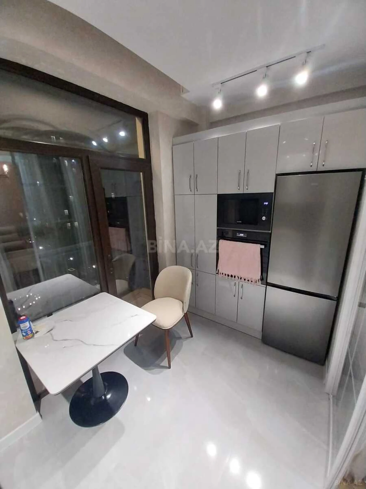 Kirayə verilir 2 otaqlı mənzil 60 m²