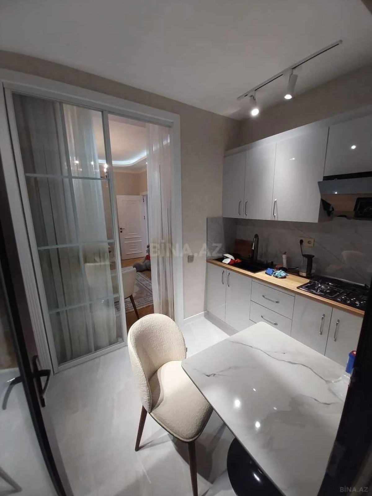 Kirayə verilir 2 otaqlı mənzil 60 m²