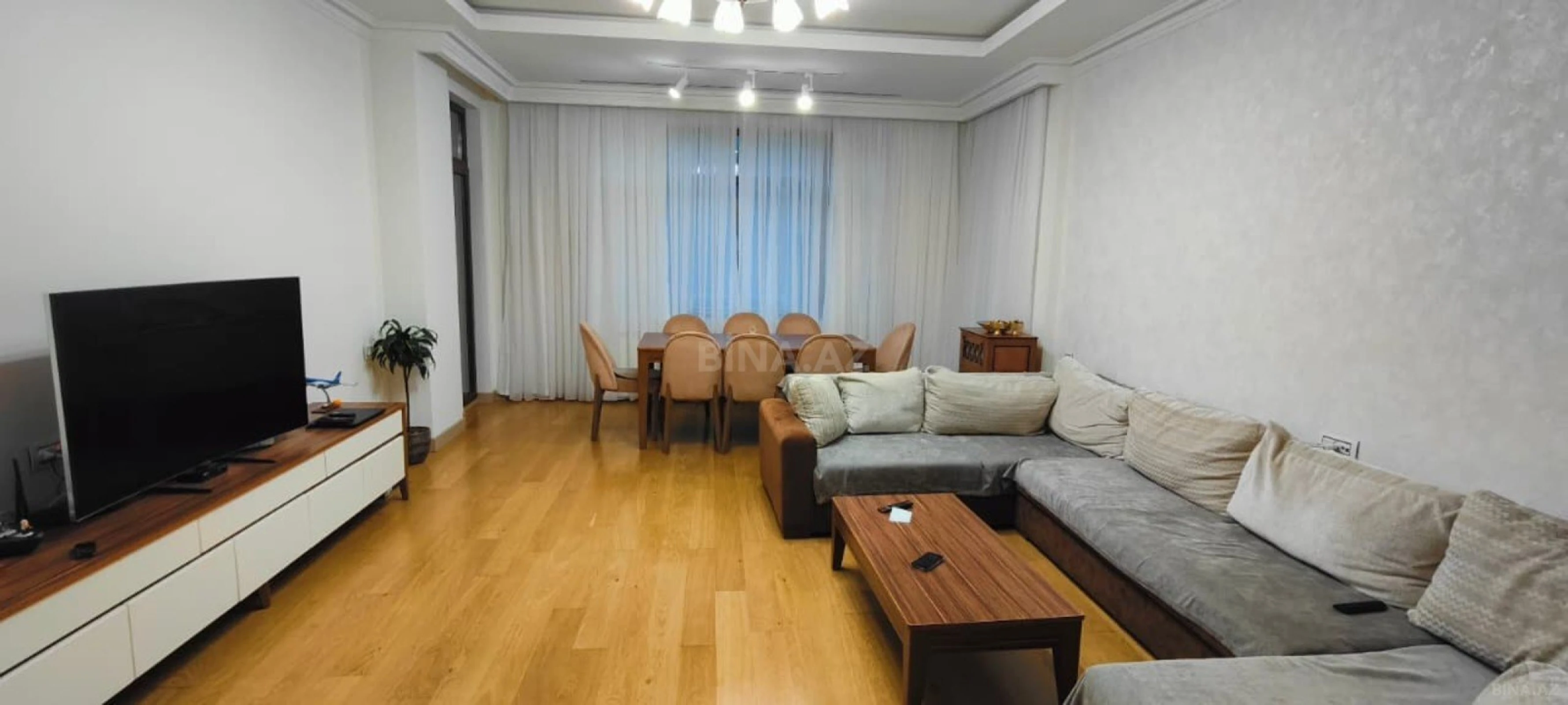 Satılır 3 otaqlı mənzil 130 m²