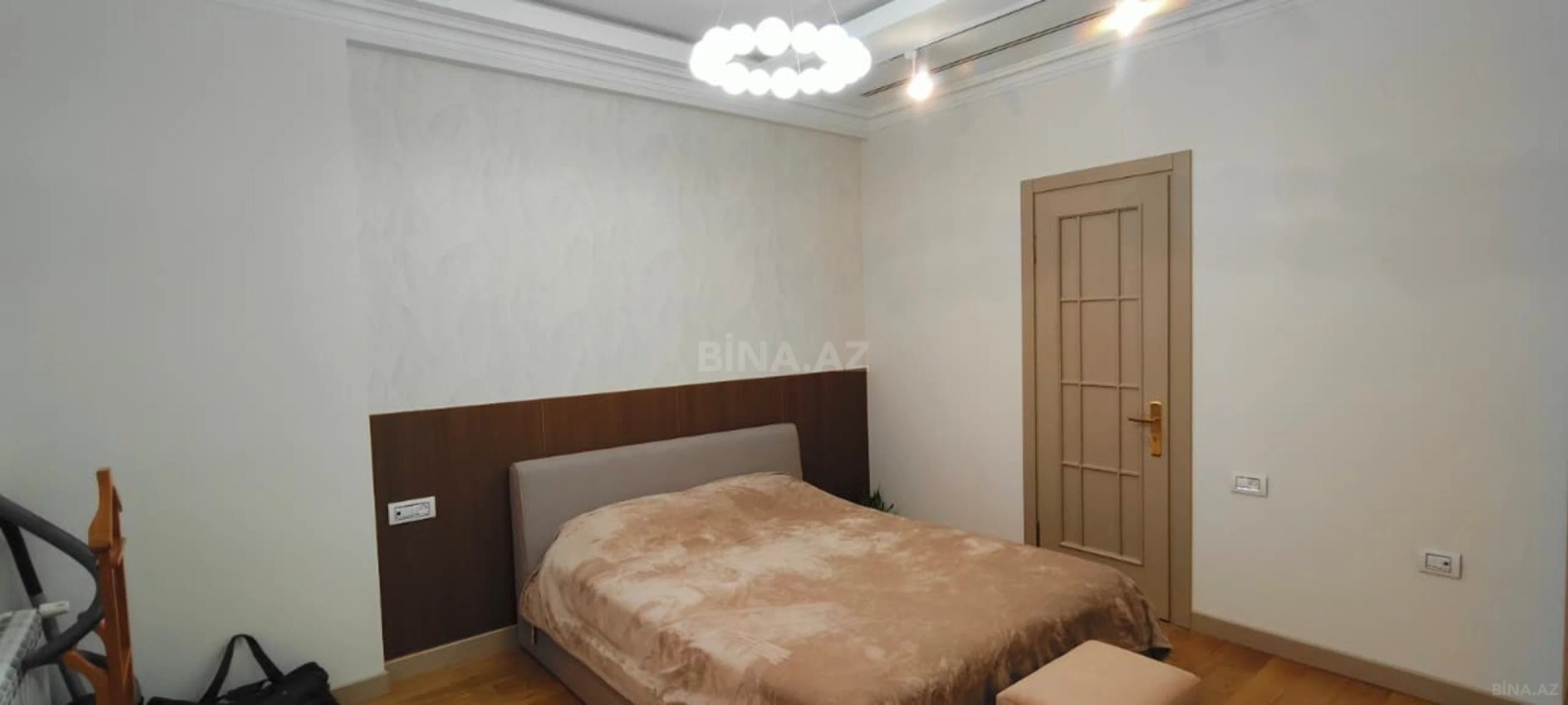 Satılır 3 otaqlı mənzil 130 m²