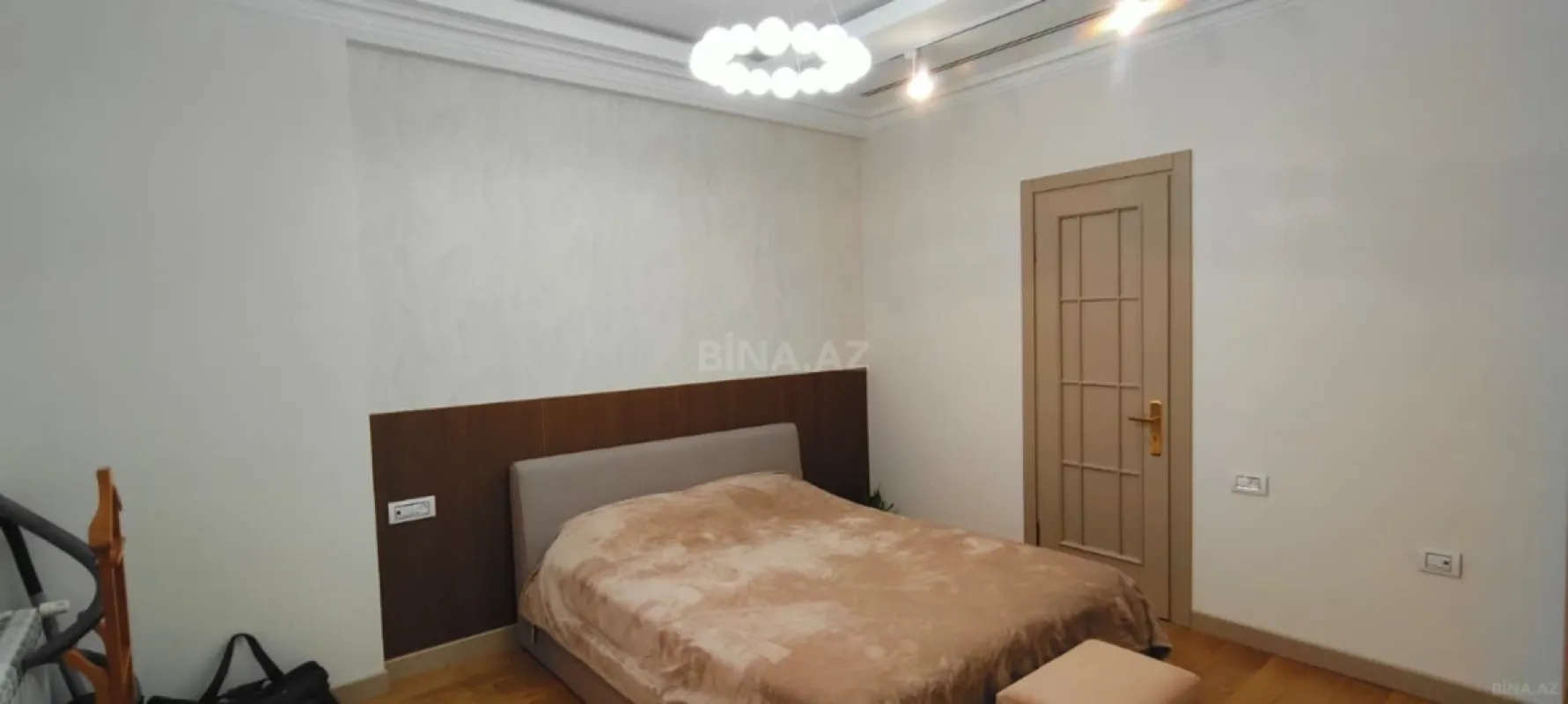 Satılır 3 otaqlı mənzil 130 m²