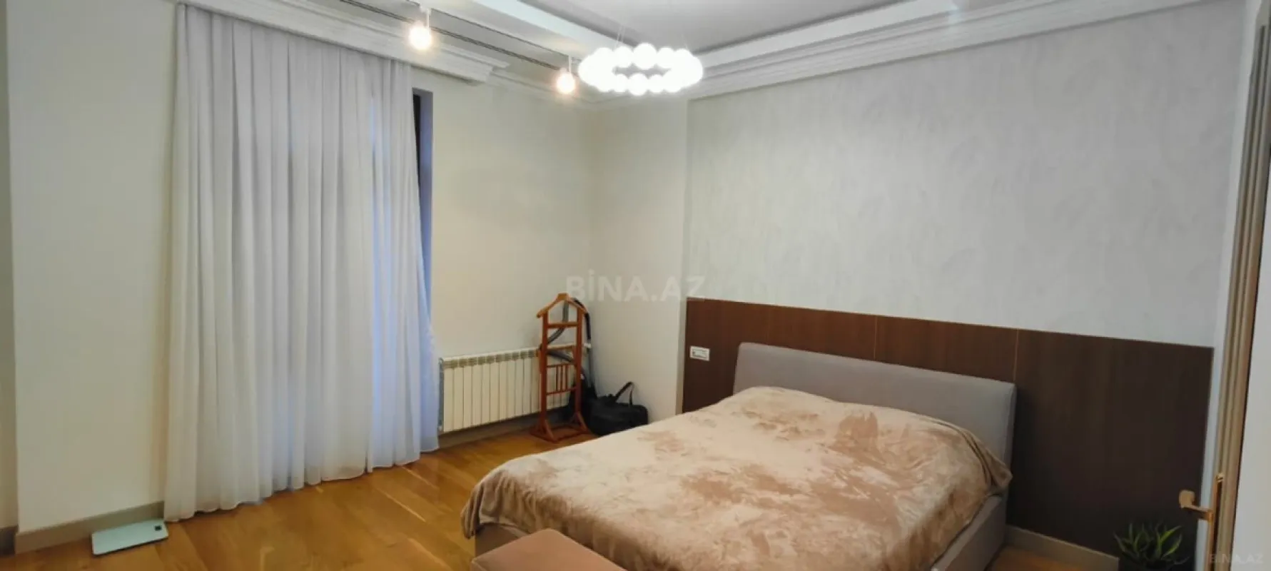 Satılır 3 otaqlı mənzil 130 m²