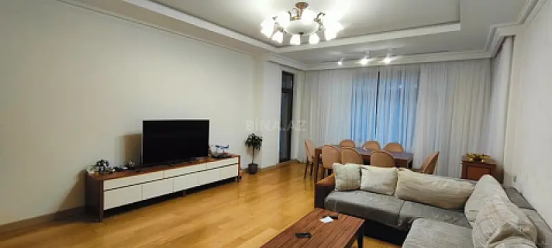 Satılır 3 otaqlı mənzil 130 m²