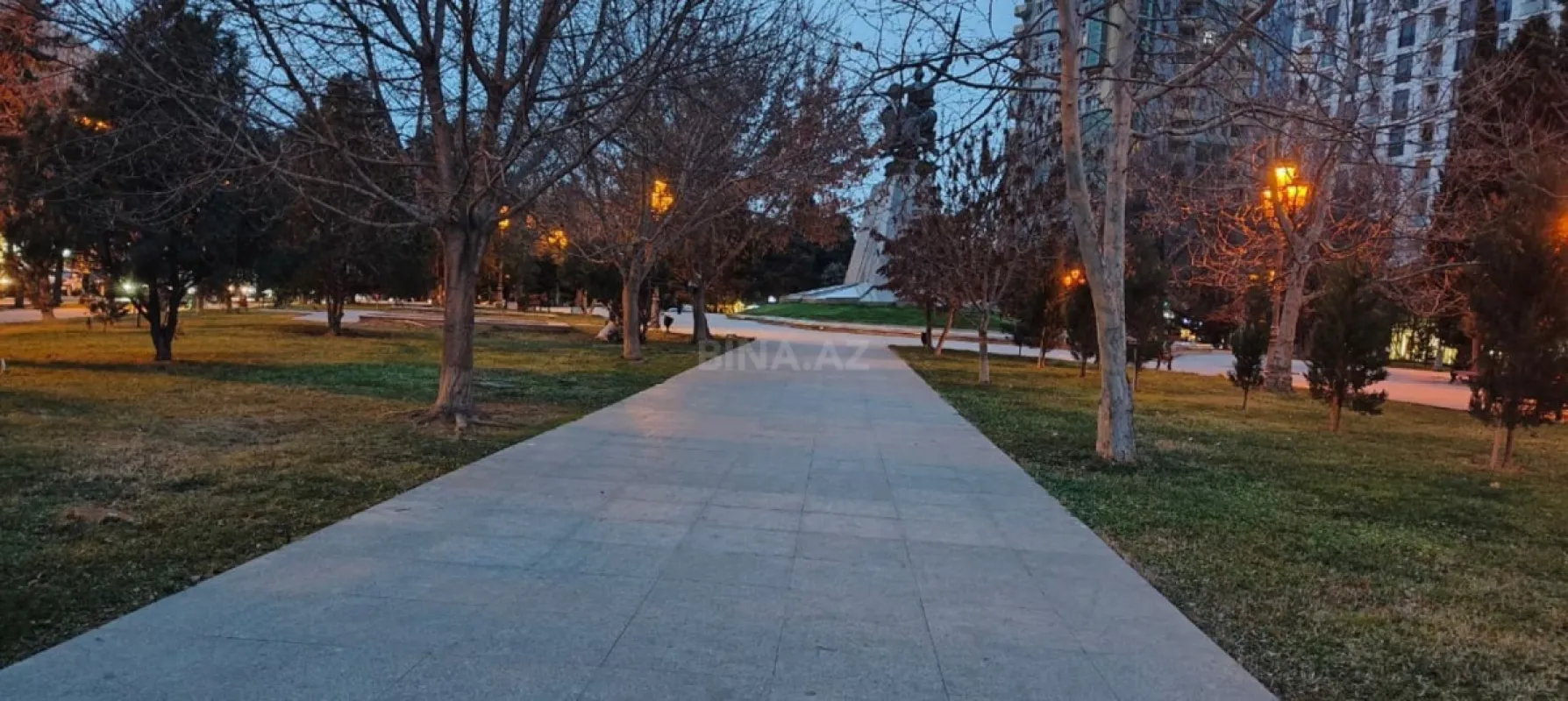 Satılır 3 otaqlı mənzil 130 m²