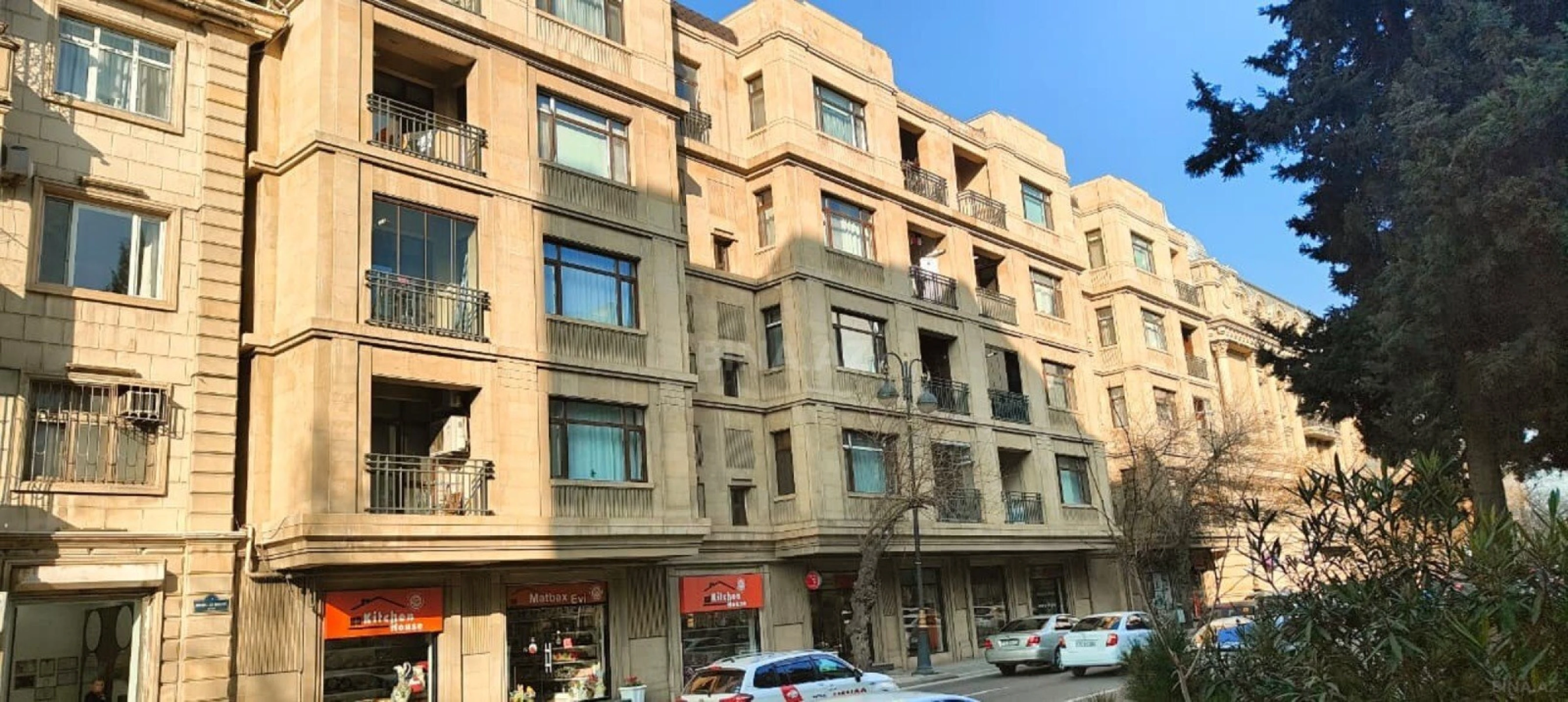 Satılır 3 otaqlı mənzil 130 m²