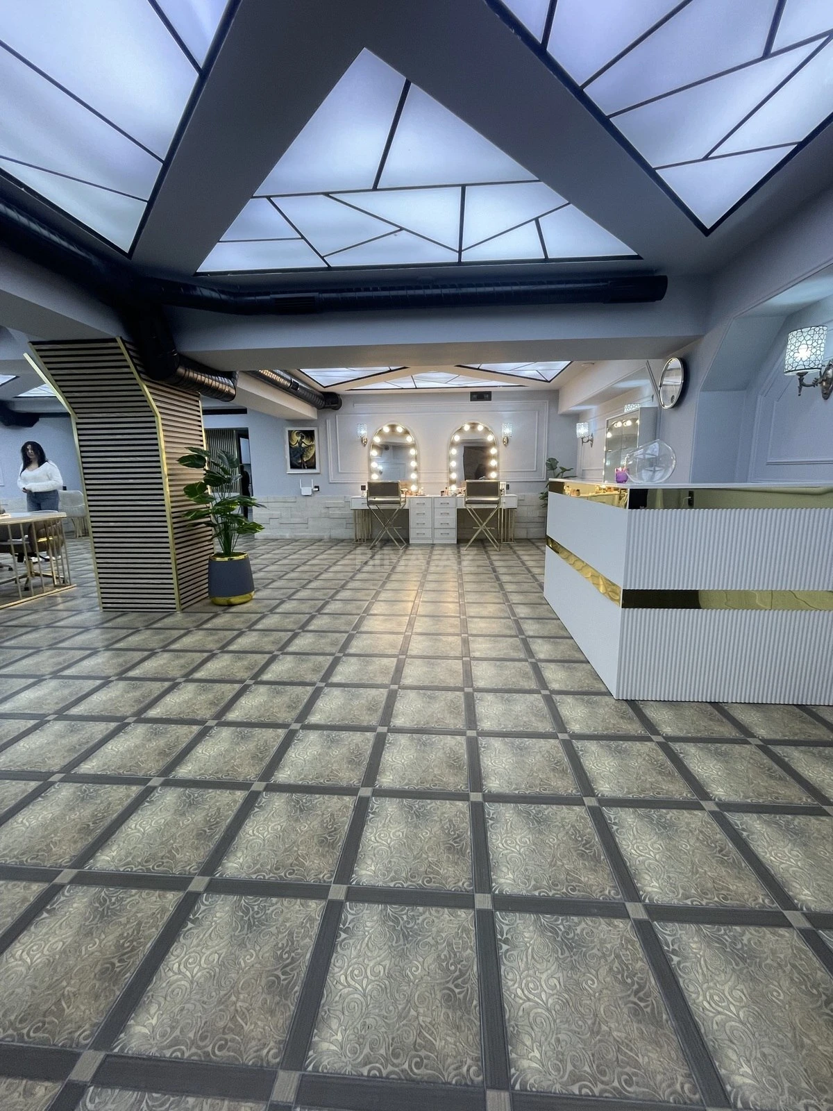 Satılır obyekt 150 m²