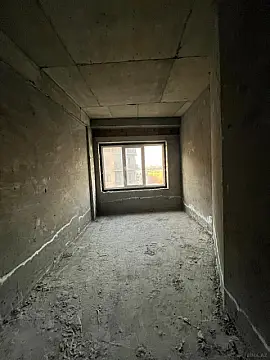 Satılır 4 otaqlı mənzil 152.6 m²