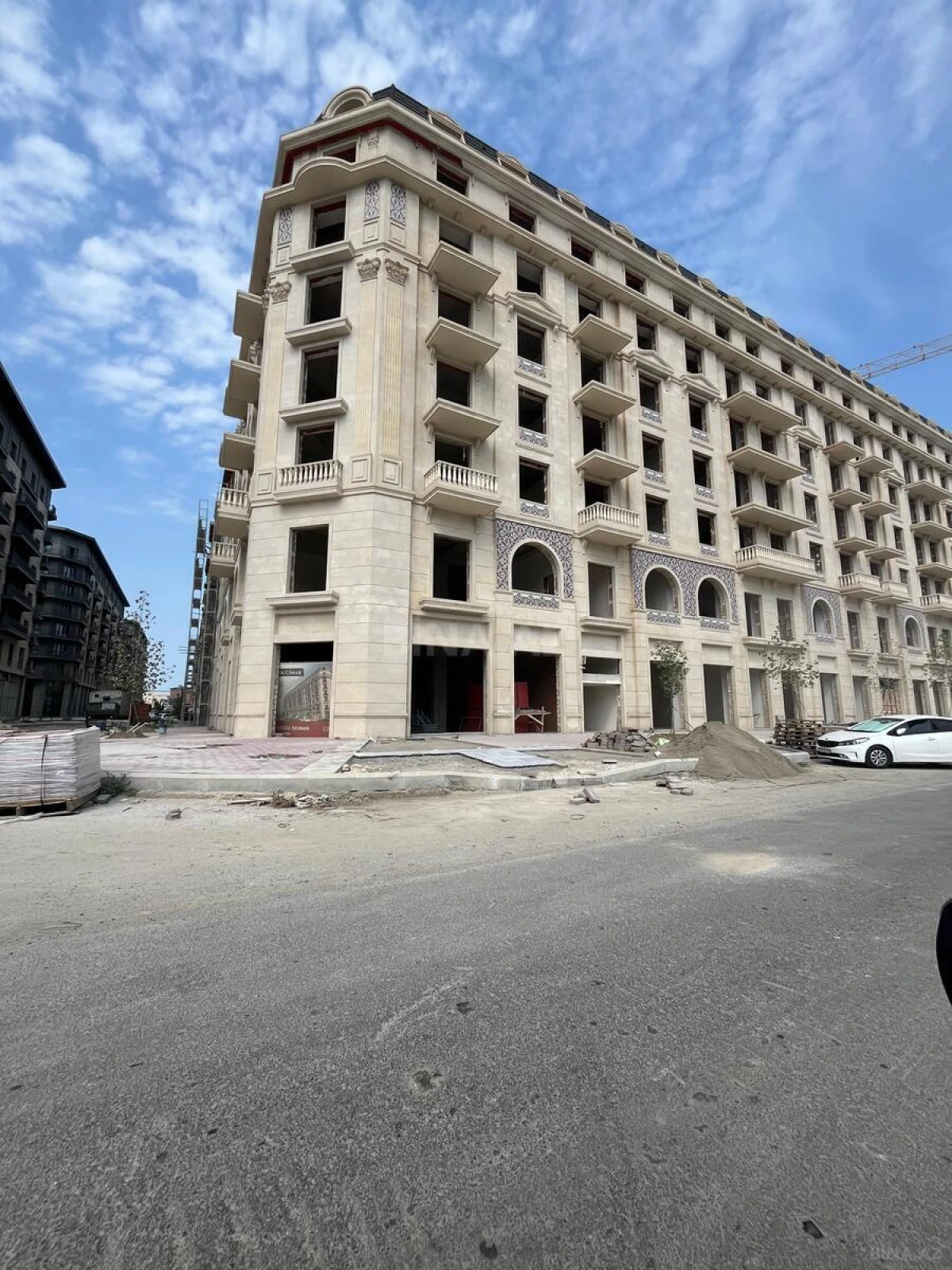 Satılır 4 otaqlı mənzil 152.6 m²