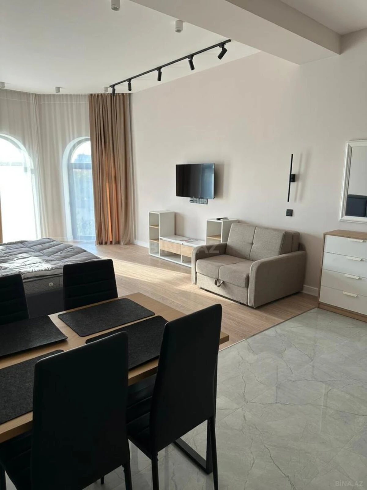 Satılır 1 otaqlı mənzil 57 m²