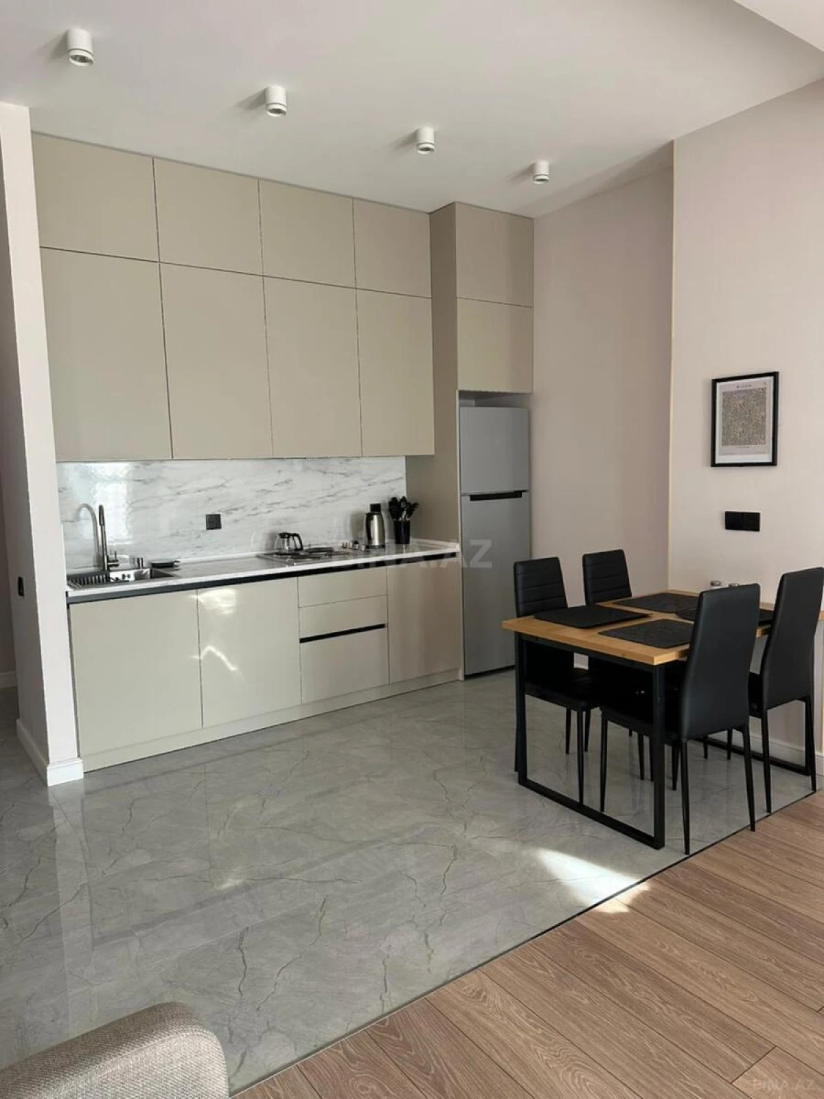 Satılır 1 otaqlı mənzil 57 m²