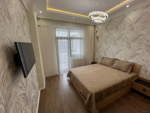 Kirayə verilir 2 otaqlı mənzil 84 m²
