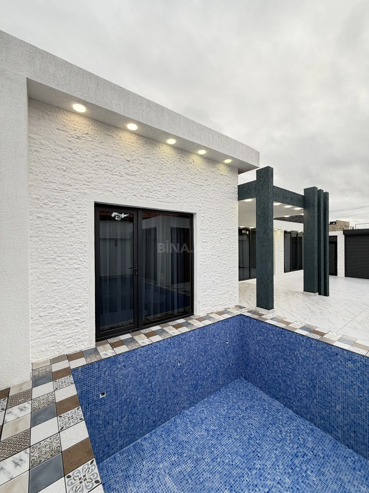 Satılır 4 otaqlı həyət evi 160 m²