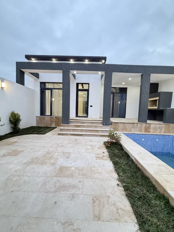 Satılır 4 otaqlı həyət evi 150 m²