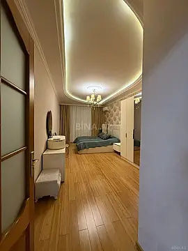 Satılır 3 otaqlı mənzil 118 m²