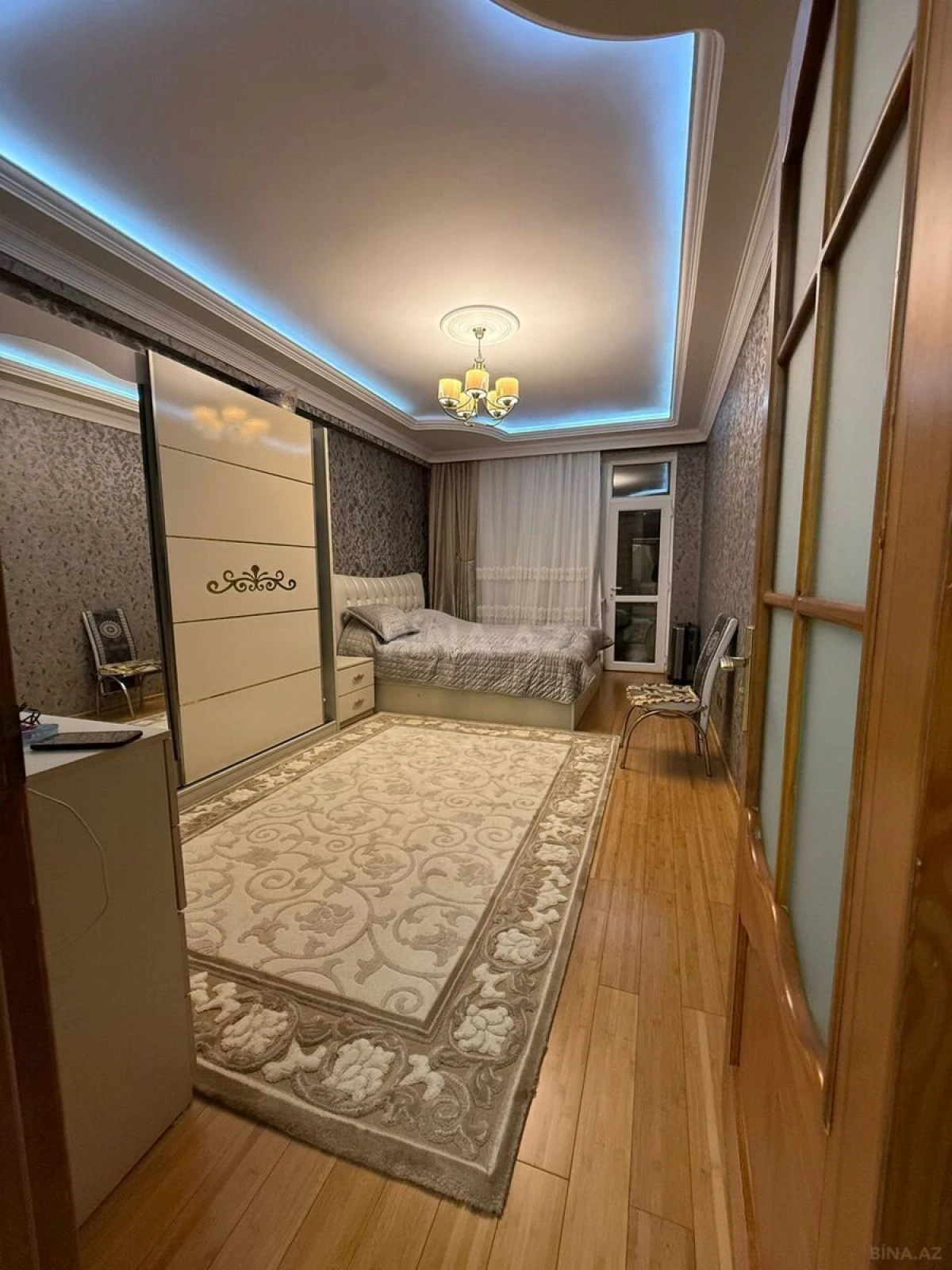 Satılır 3 otaqlı mənzil 118 m²