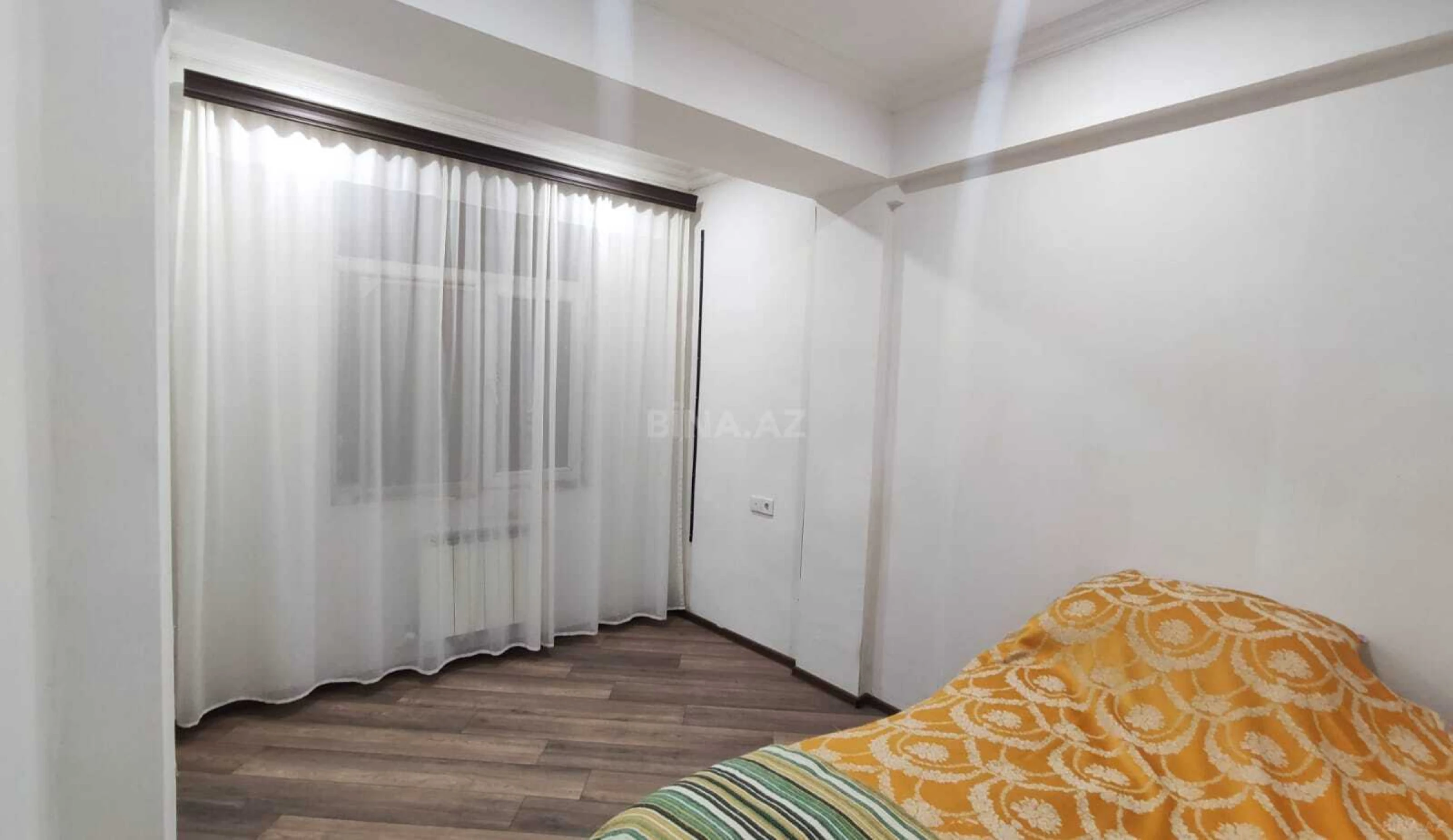 Satılır 4 otaqlı mənzil 120 m²