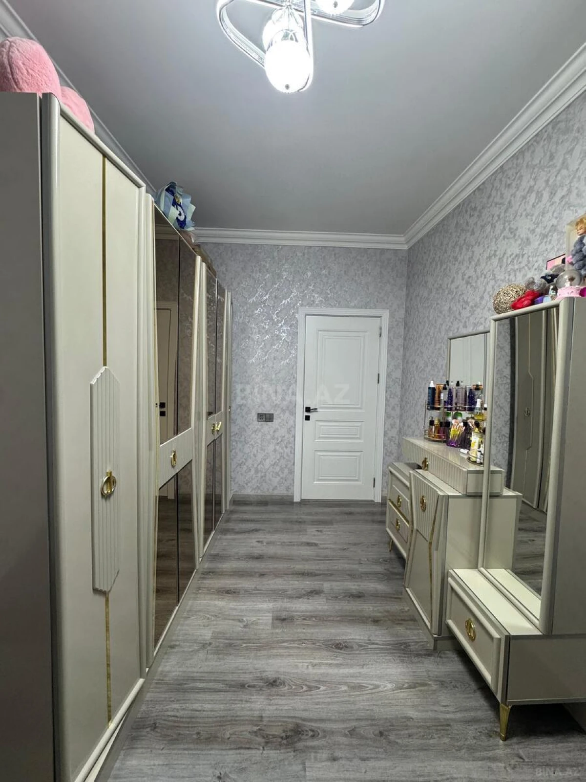 Satılır 4 otaqlı mənzil 90 m²