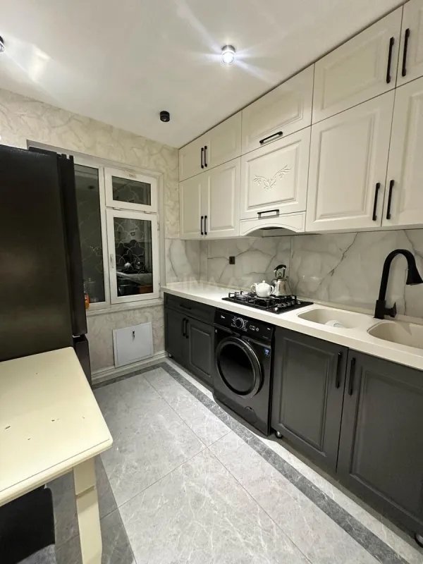 Satılır 4 otaqlı mənzil 90 m²