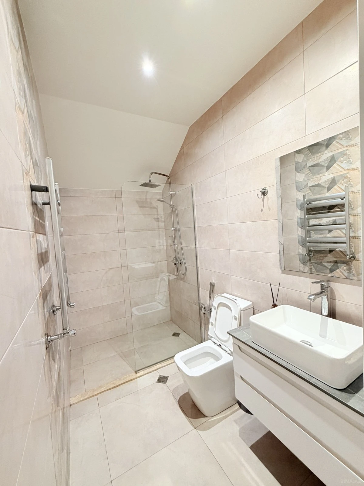 Kirayə verilir 5 otaqlı həyət evi 360 m²