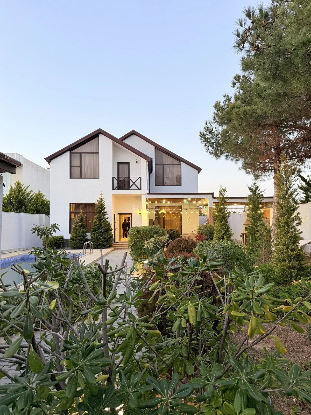 Kirayə verilir 5 otaqlı həyət evi 360 m²