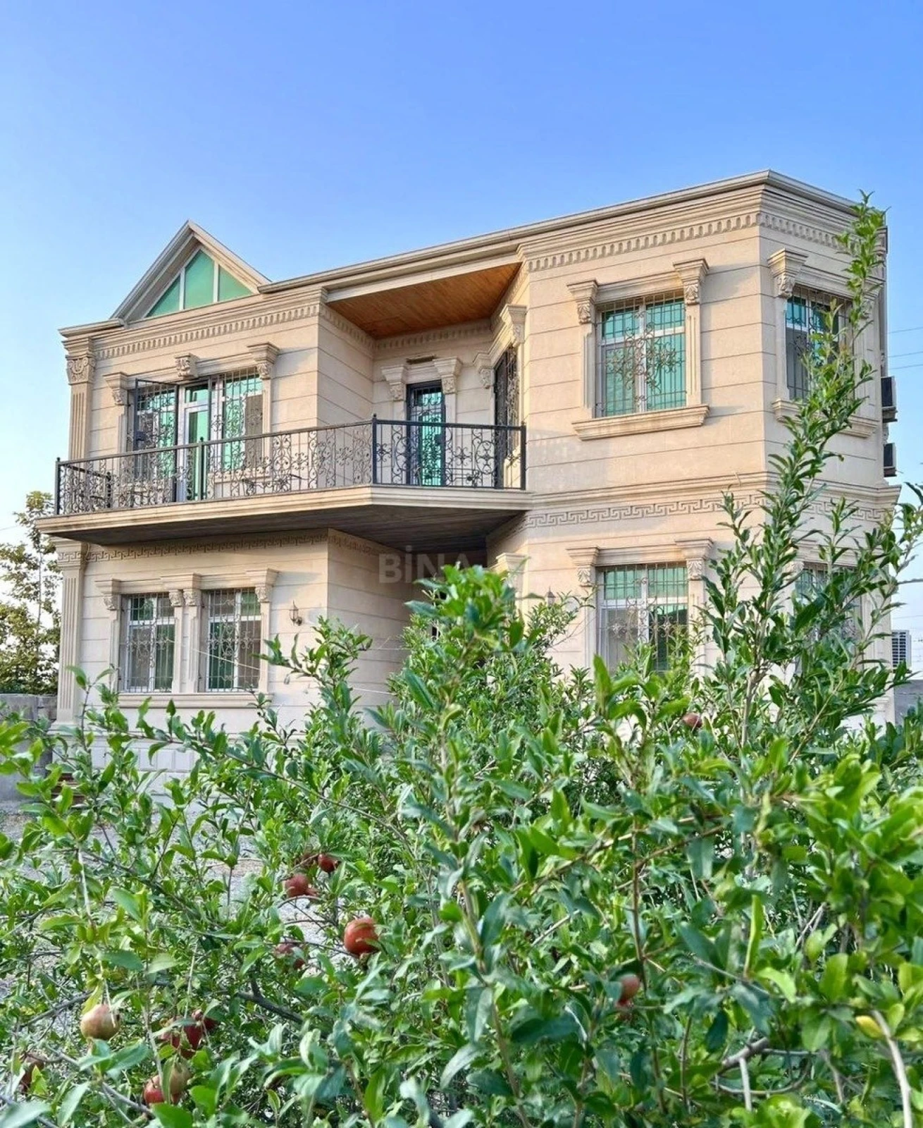 Satılır 6 otaqlı həyət evi 260 m²