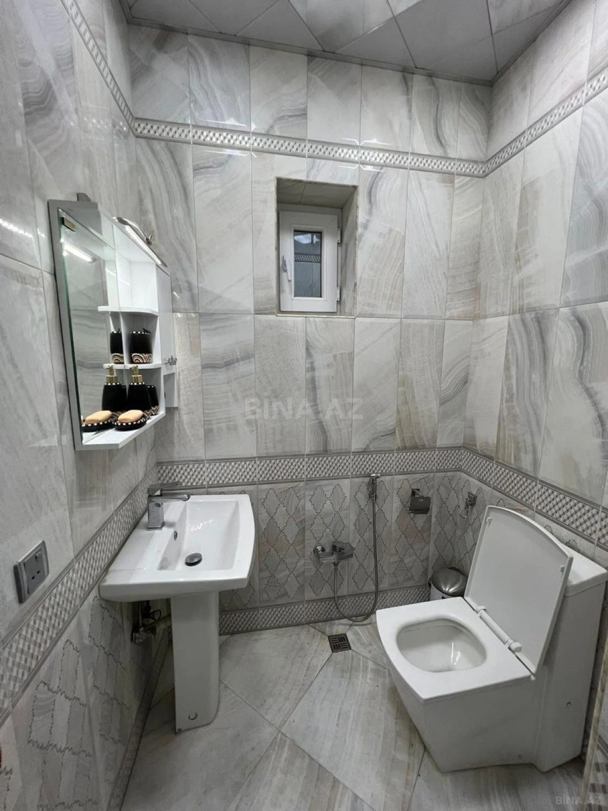 Satılır 6 otaqlı həyət evi 260 m²
