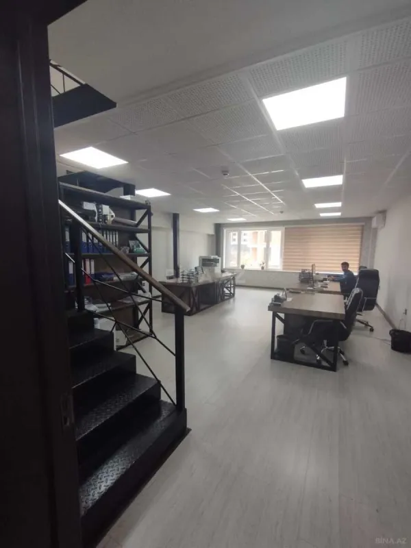 Kirayə verilir 2 otaqlı ofis 137 m²