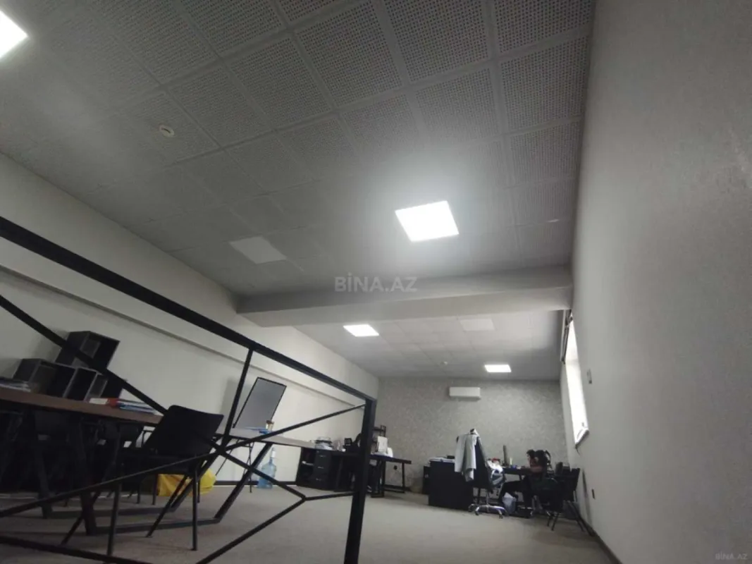 Kirayə verilir 2 otaqlı ofis 137 m²