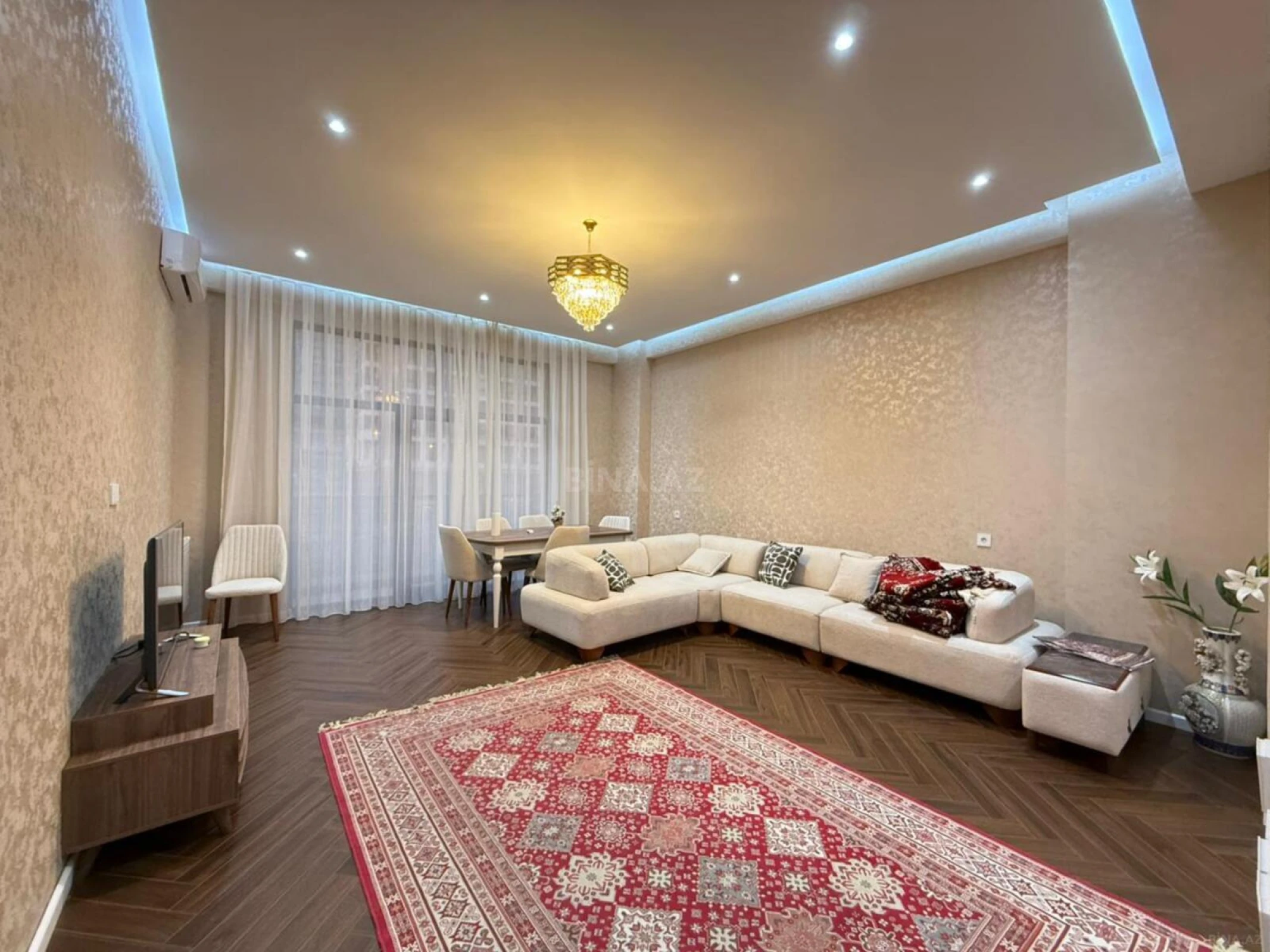 Satılır 2 otaqlı mənzil 88 m²