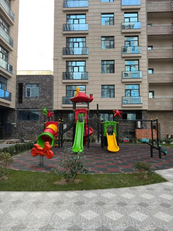 Satılır 2 otaqlı mənzil 88 m²