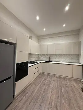 Satılır 2 otaqlı mənzil 95 m²