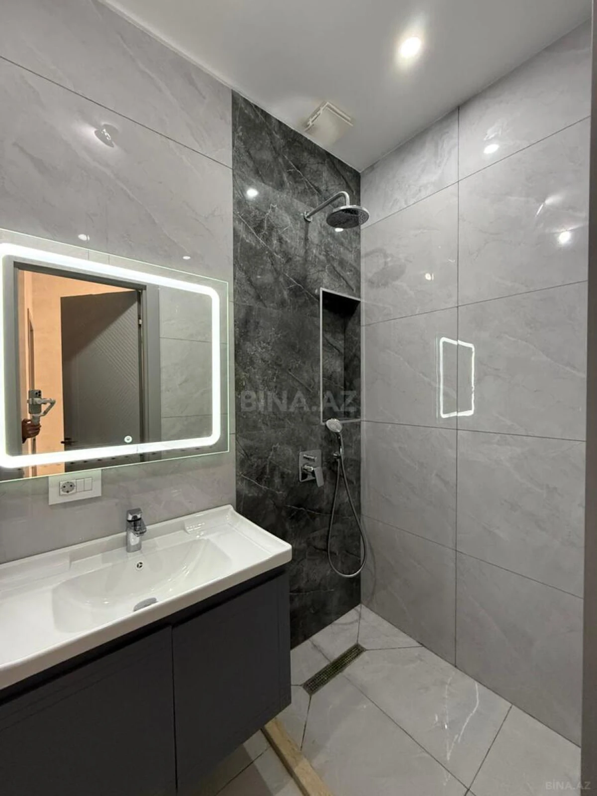 Satılır 2 otaqlı mənzil 95 m²