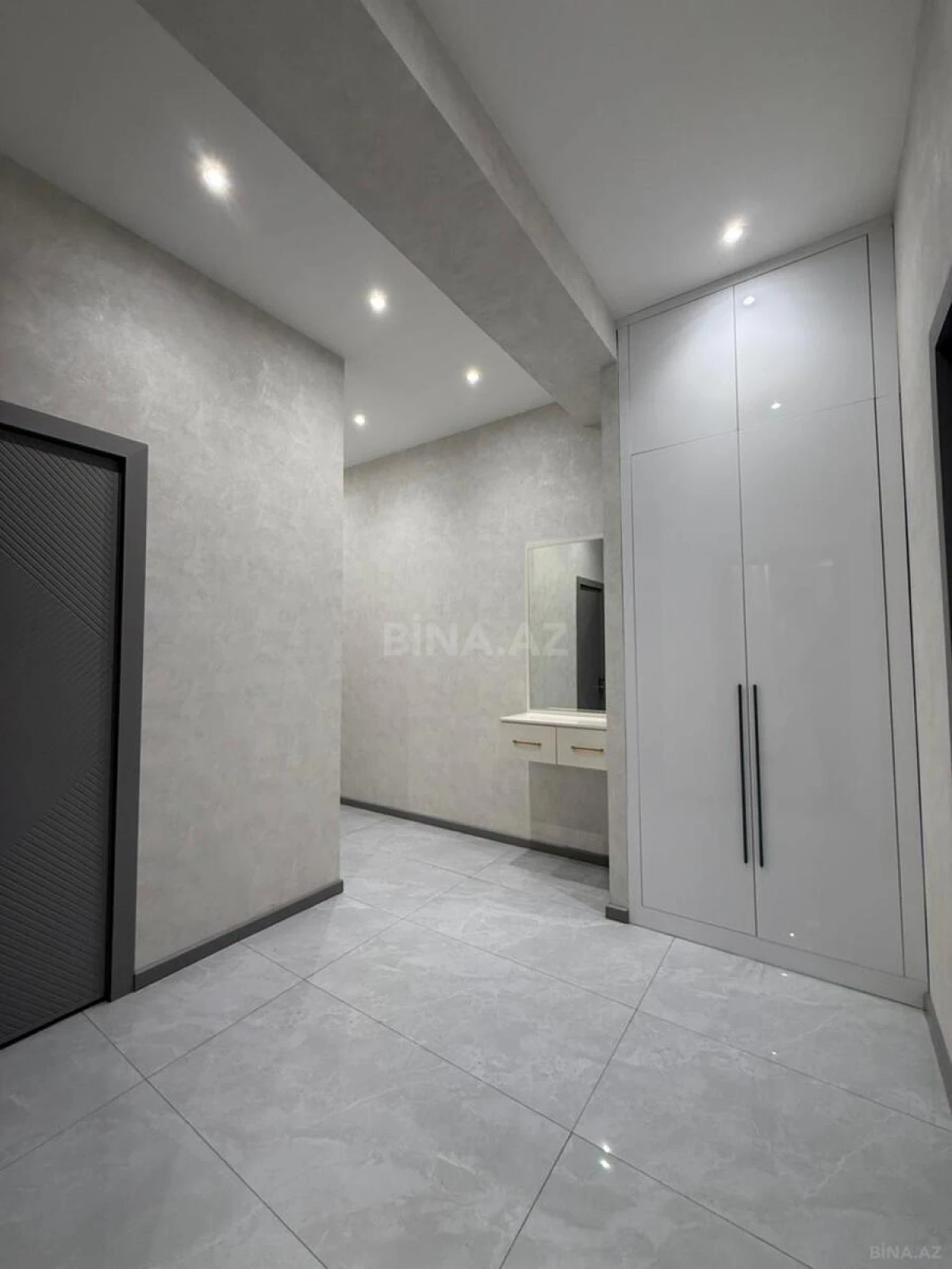 Satılır 2 otaqlı mənzil 95 m²