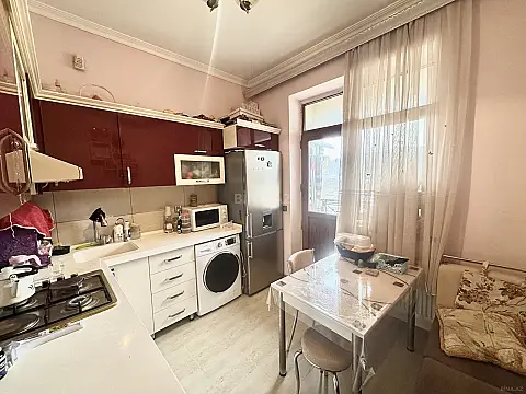 Satılır 2 otaqlı mənzil 65 m²