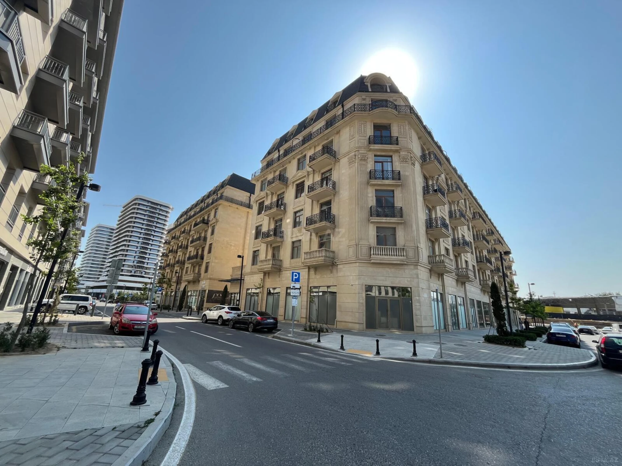 Satılır 4 otaqlı mənzil 215 m²