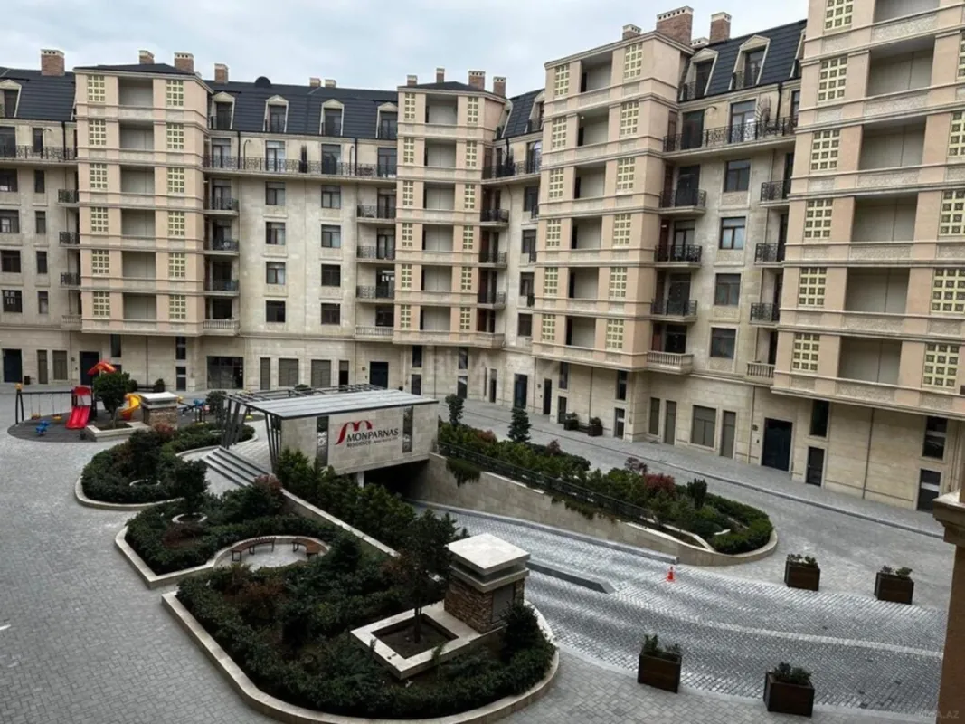 Satılır 4 otaqlı mənzil 215 m²