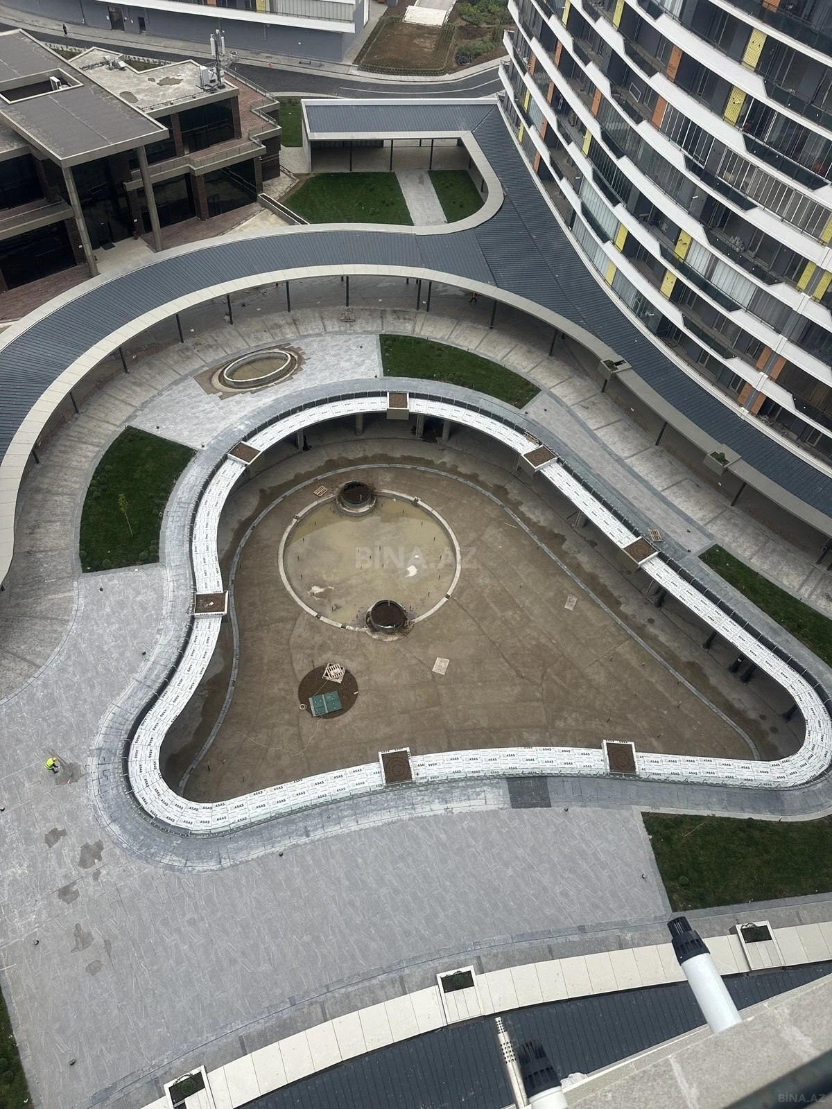 Satılır 2 otaqlı mənzil 91 m²