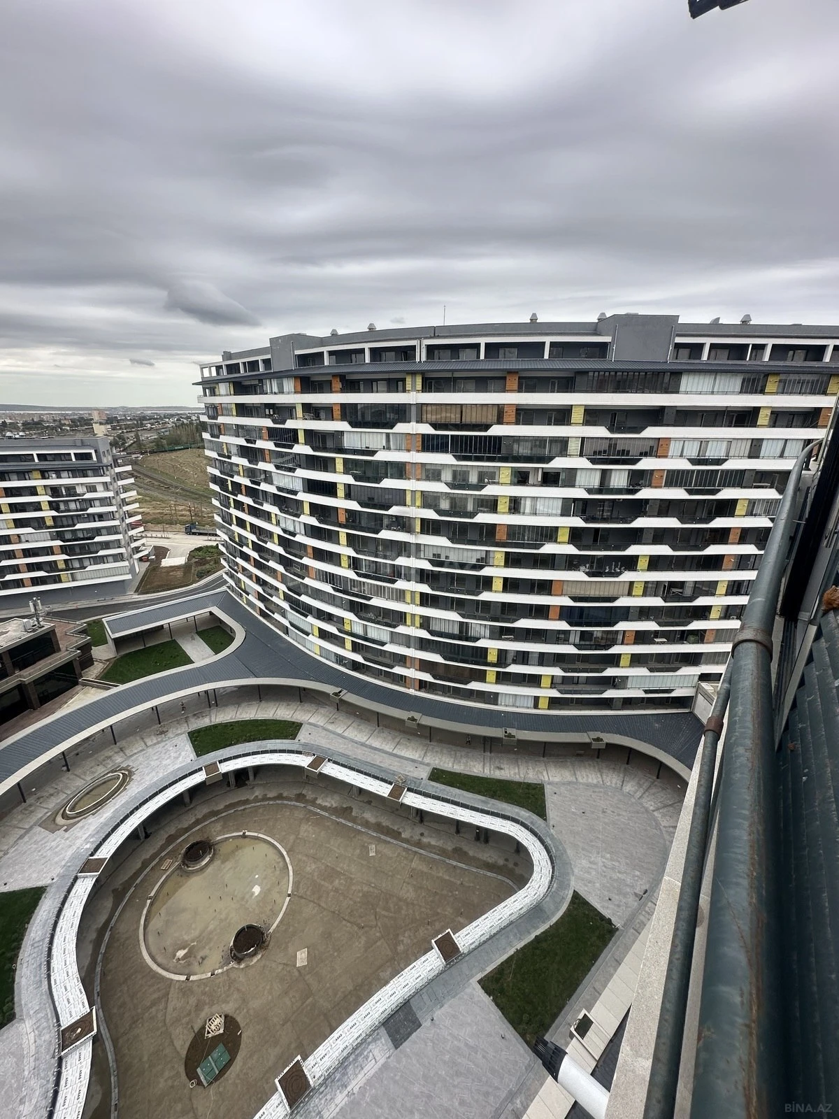 Satılır 2 otaqlı mənzil 91 m²