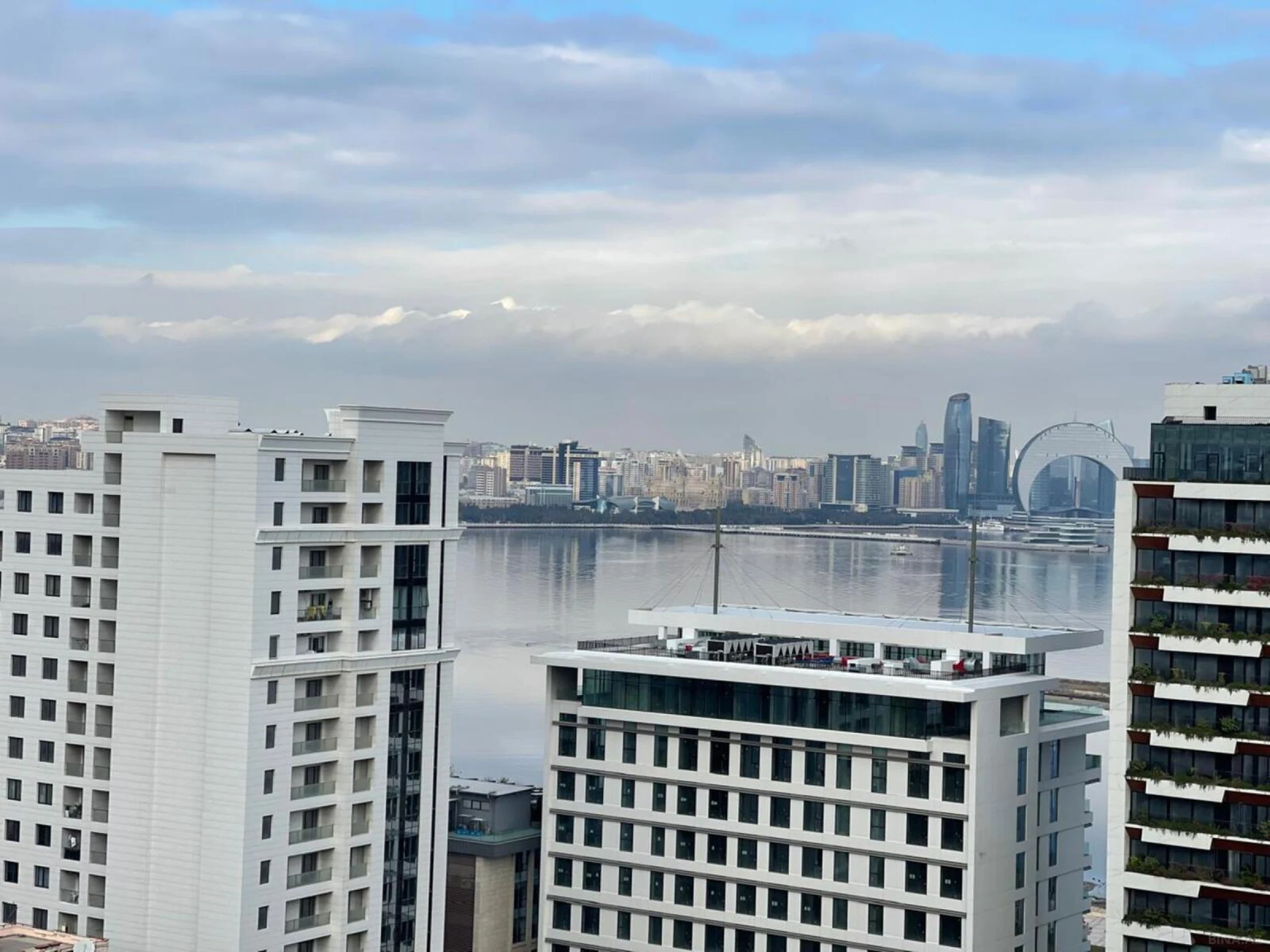 Satılır 3 otaqlı mənzil 115 m²