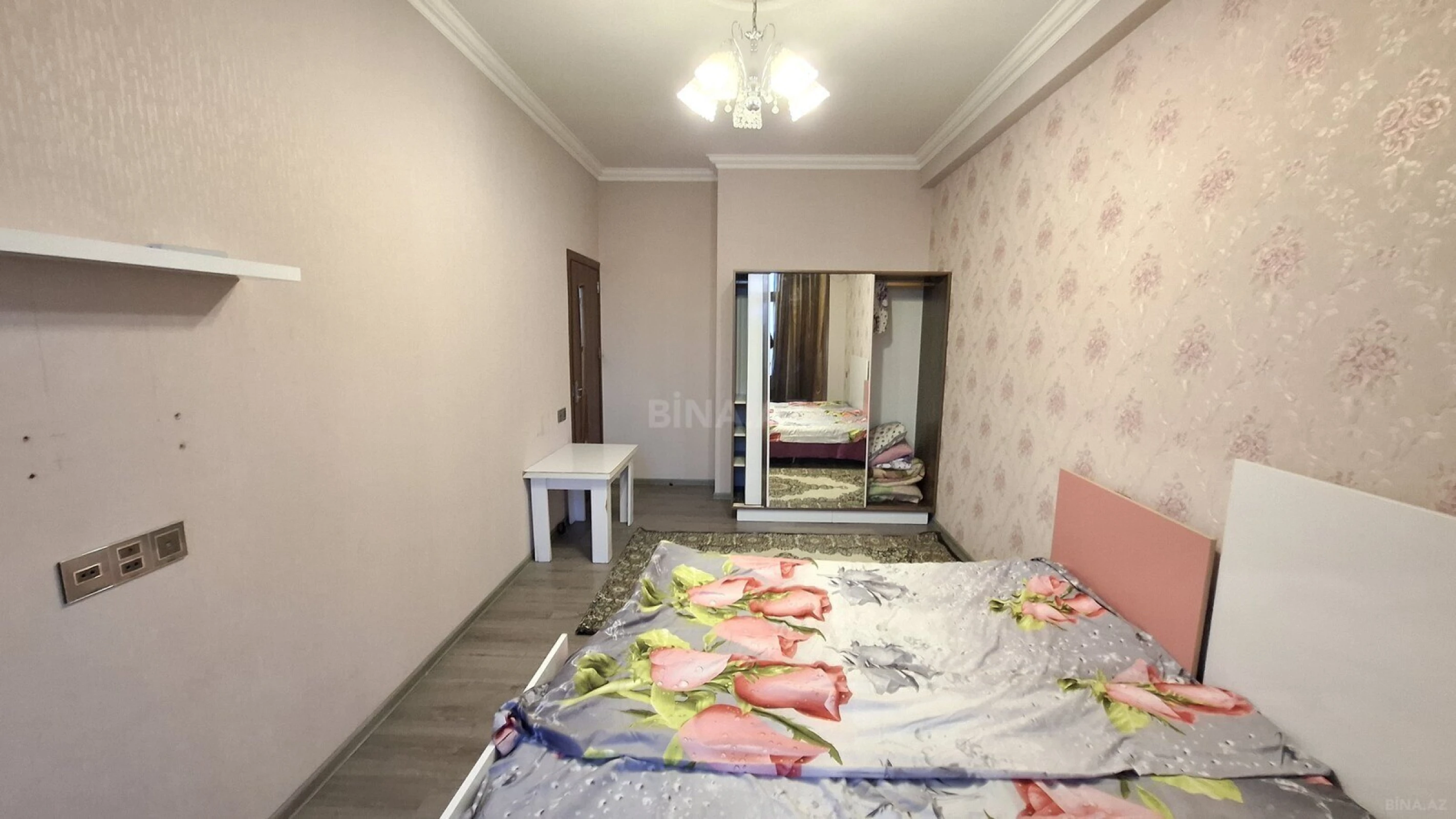 Satılır 2 otaqlı mənzil 62 m²