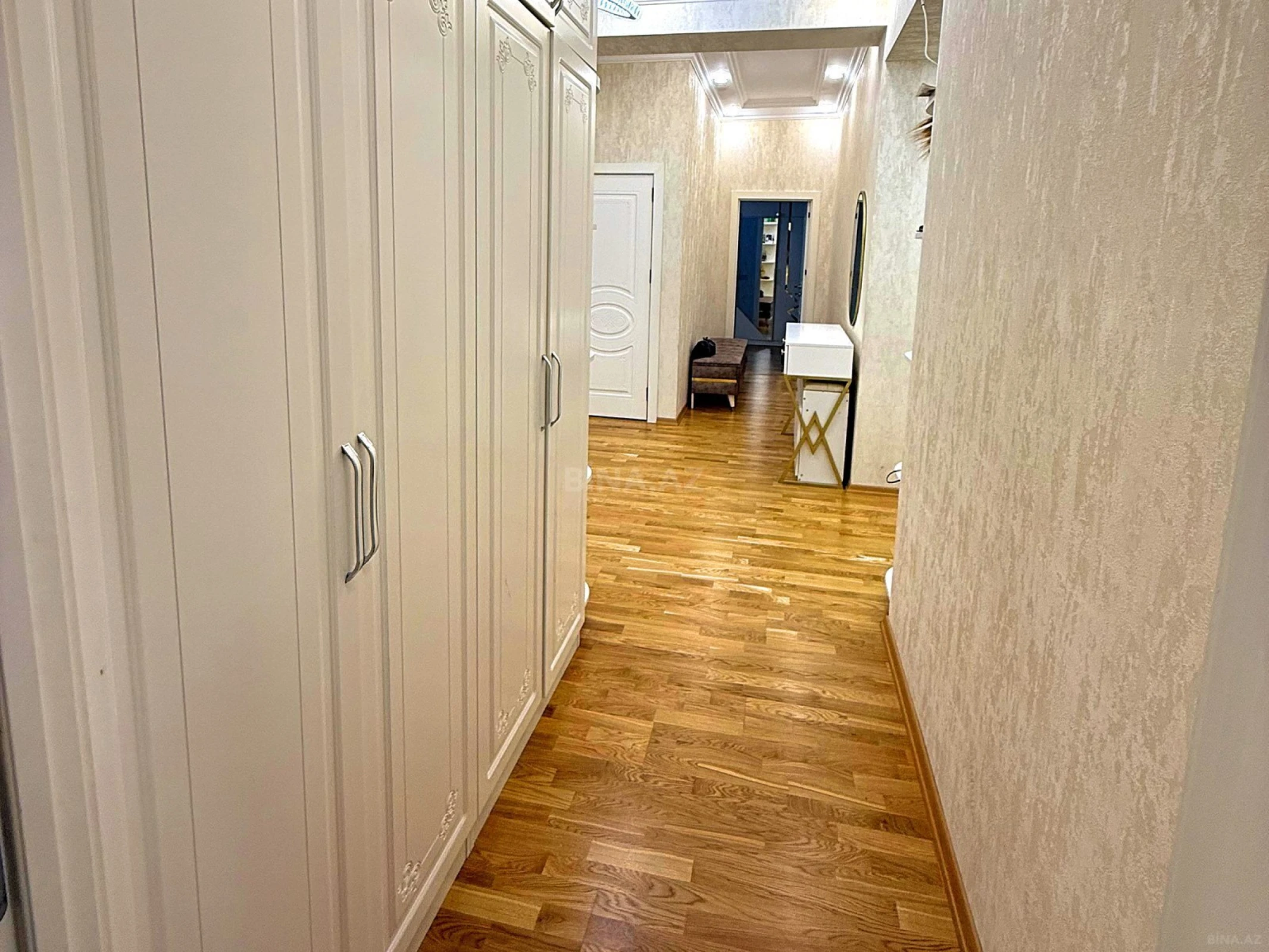 Satılır 3 otaqlı mənzil 110 m²