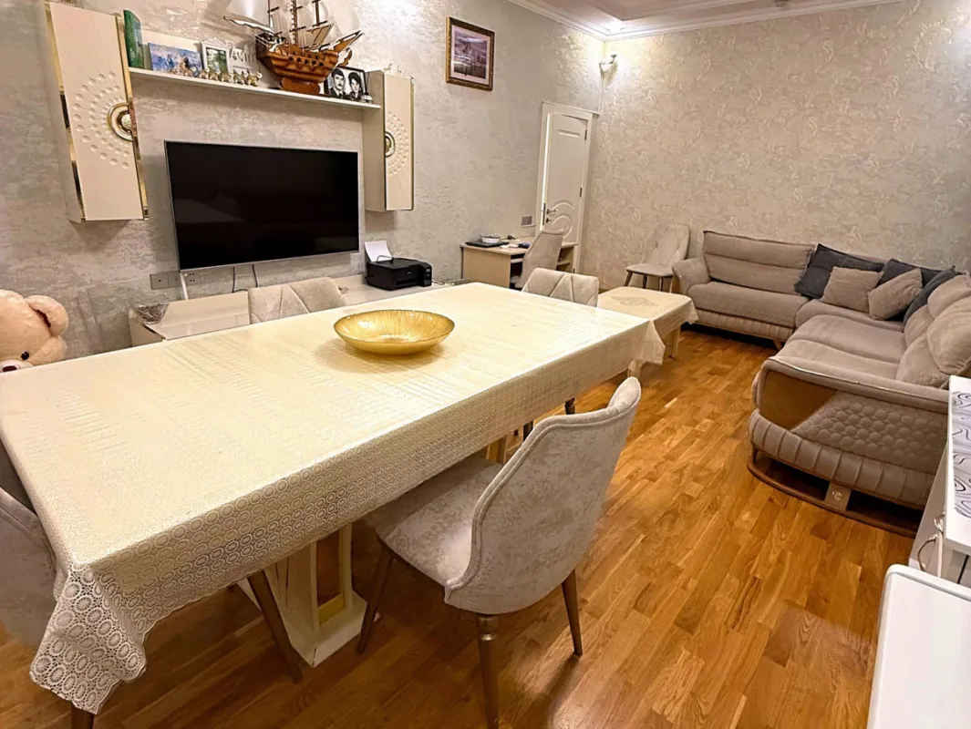 Satılır 3 otaqlı mənzil 110 m²