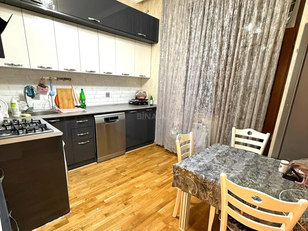 Satılır 3 otaqlı mənzil 110 m²