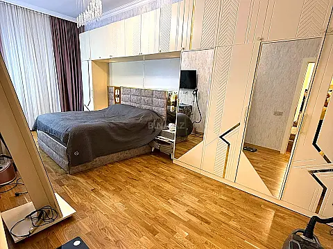 Satılır 3 otaqlı mənzil 110 m²