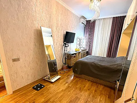 Satılır 3 otaqlı mənzil 110 m²