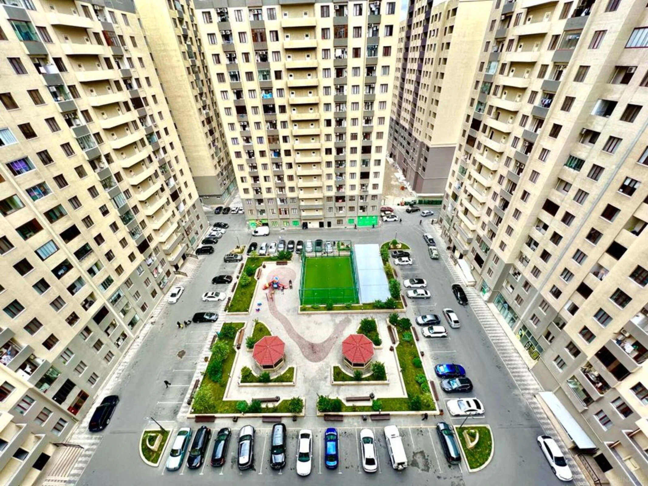 Satılır 3 otaqlı mənzil 110 m²