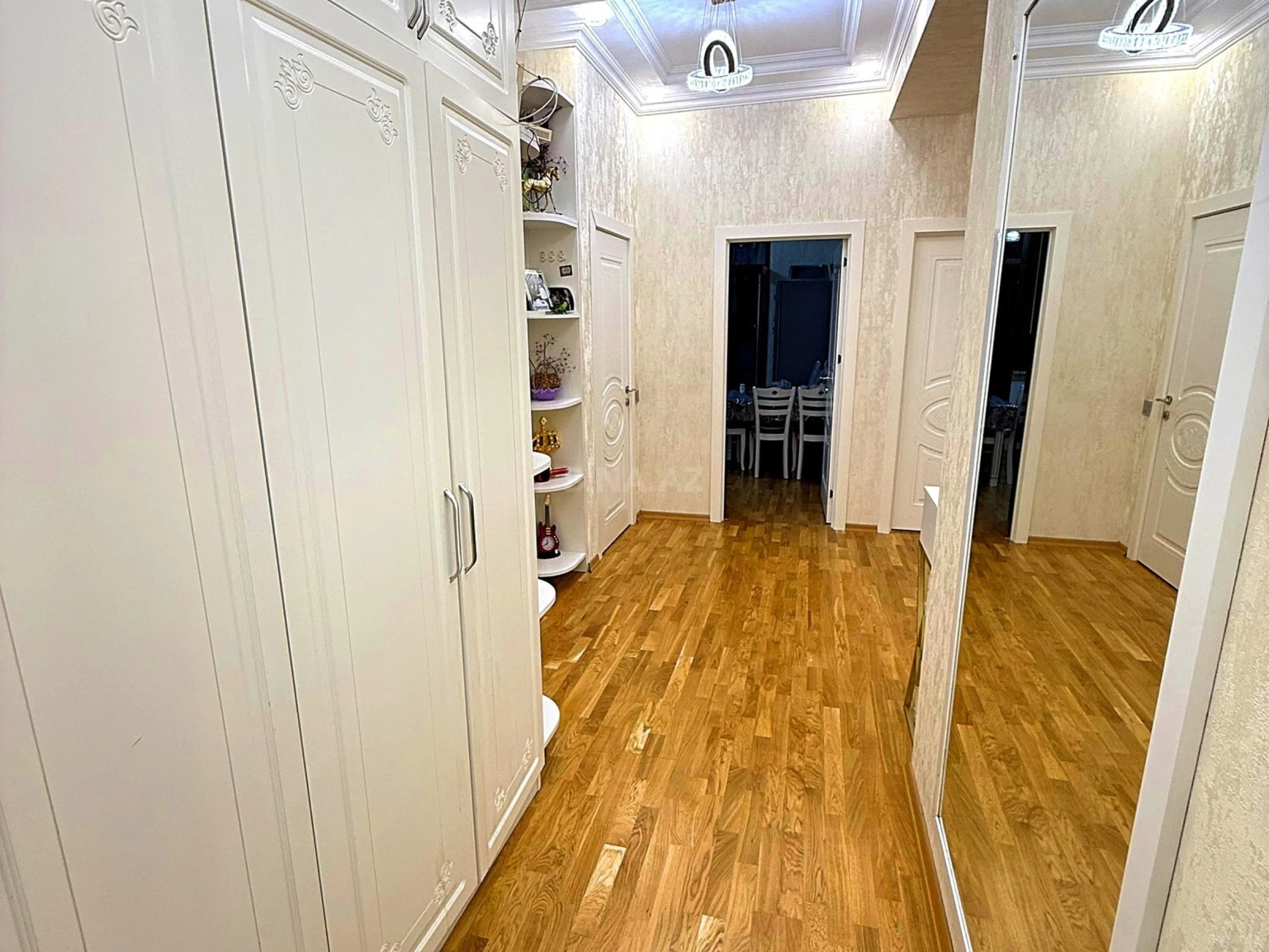 Satılır 3 otaqlı mənzil 110 m²