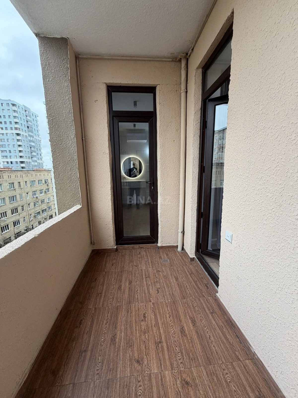 Satılır 3 otaqlı mənzil 135 m²