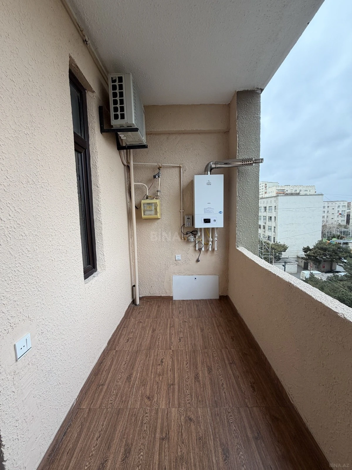 Satılır 3 otaqlı mənzil 135 m²