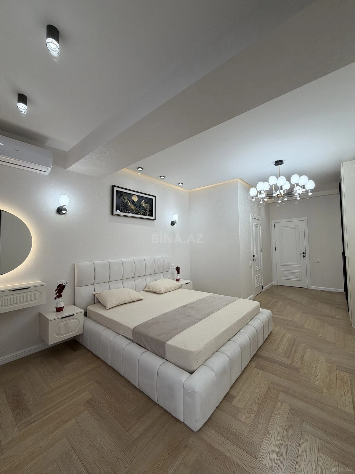 Satılır 3 otaqlı mənzil 135 m²